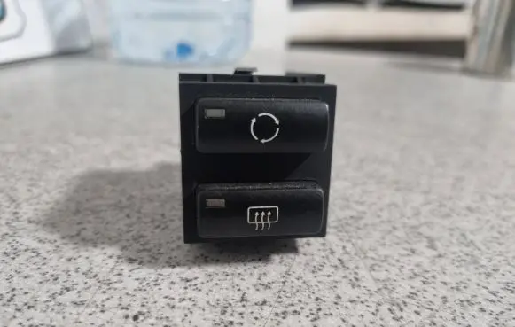 BMW 3 E46 Windscreen/window heater switch 8373983