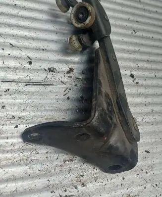 Volkswagen Transporter - Caravelle T5 Sliding door lower roller guide/hinge 7H0843398