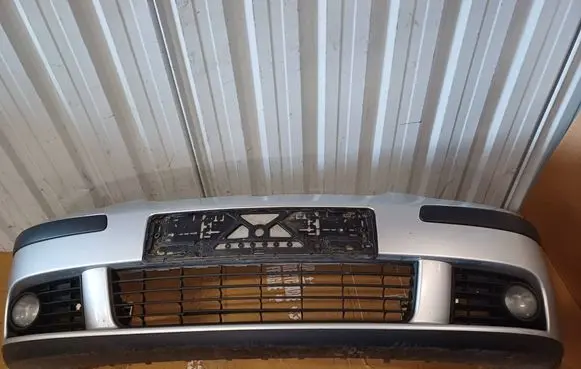 Volkswagen Golf V Front bumper 1K0807221