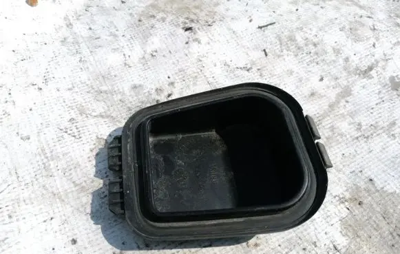 Headlight/headlamp dust cover
