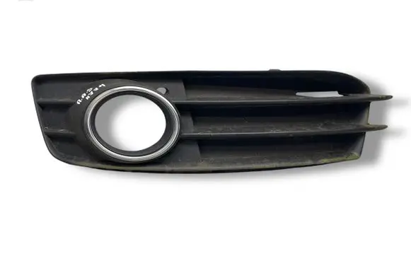 Audi A3 S3 A3 Sportback 8P Front fog light trim/grill 8P0807681M