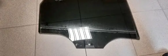 Volkswagen Polo VI Rear door window glass