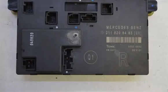 Mercedes-Benz E W211 Door control unit/module 2118208485