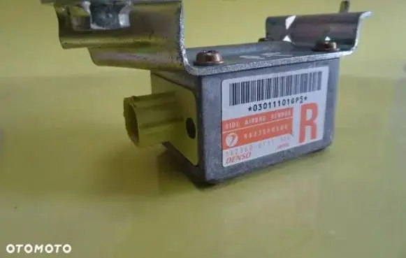 Subaru Forester SF Airbag deployment crash/impact sensor 98235FC000 25230-0111 252300111