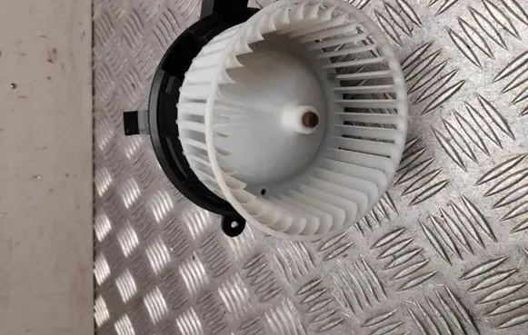 Renault Twingo III Heater fan/blower EE795002