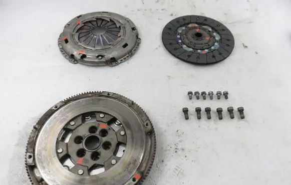 Volkswagen Golf IV Dual mass flywheel 324030210 124032110 415065410