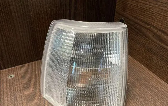 Volvo 850 Front indicator light 6817028