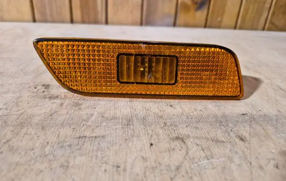 Volvo S80 Front fender indicator light 9190951