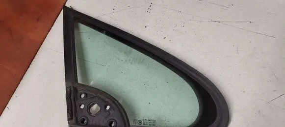 Peugeot 307 Front door vent window glass four-door 963445628