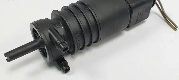 Mercedes-Benz CLK A209 C209 Windscreen/windshield washer pump 2048660221