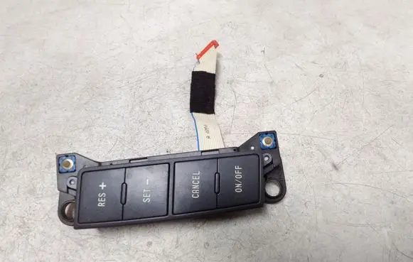 Steering wheel buttons/switches