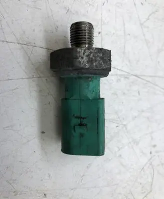 Volkswagen Golf VII Oil pressure sensor 04L919081