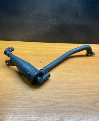 Audi 100 S4 C4 Breather/breather pipe/hose 046103495A
