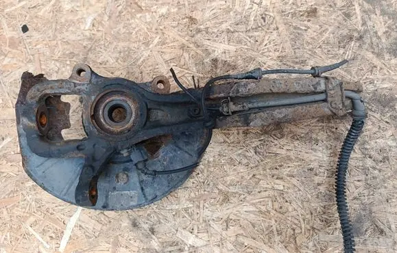 Volkswagen Touareg I Front wheel hub spindle knuckle 7L0407258A
