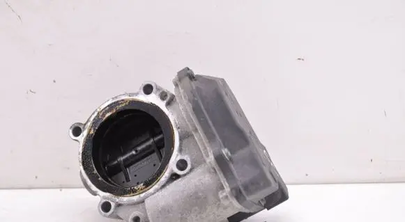 Volkswagen PASSAT CC Throttle valve 06F133062J