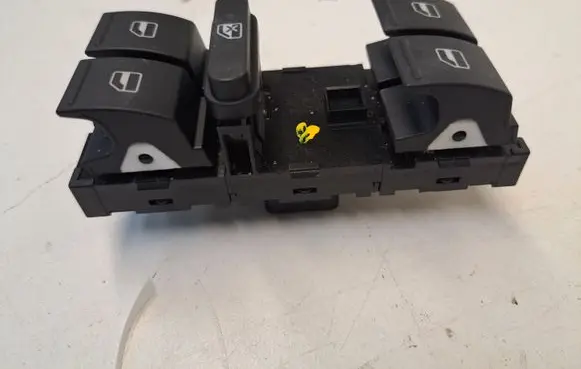 Volkswagen PASSAT B6 Electric window control switch 1K4959857