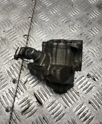 Audi A6 S6 C5 4B Power steering pump