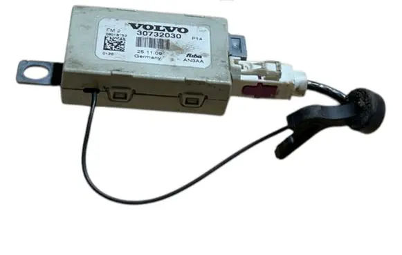 Volvo C30 Aerial antenna amplifier 30732030 28018752