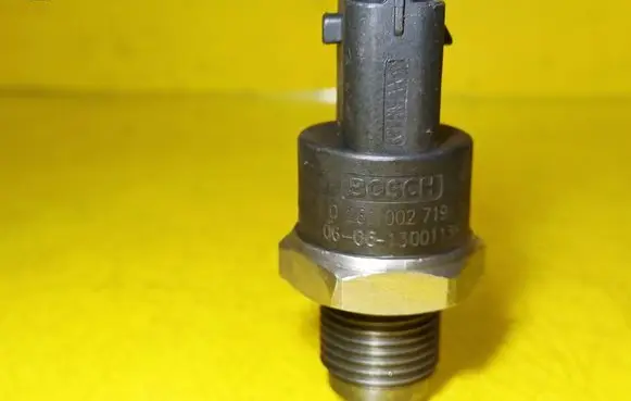 Renault Megane II Fuel pressure sensor 0281002719