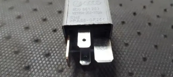 Volkswagen PASSAT B5 Other relay 8D0951253 V23134-J52-X300