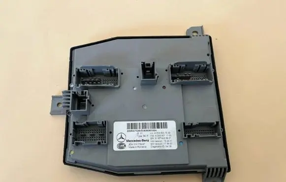 Mercedes-Benz C W205 SAM control unit A2059007539 A1679025801