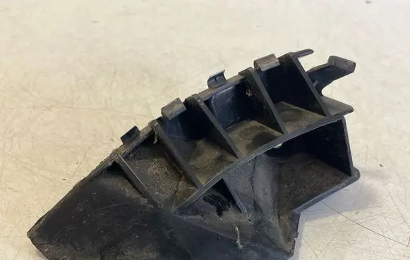 Tesla Model S Front bumper mounting bracket 600882100D