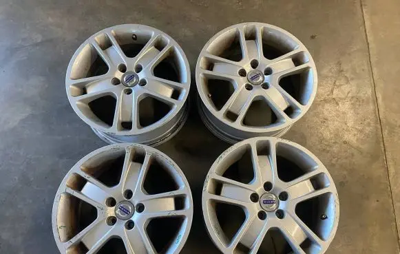 Volvo C30 R17 alloy rim 