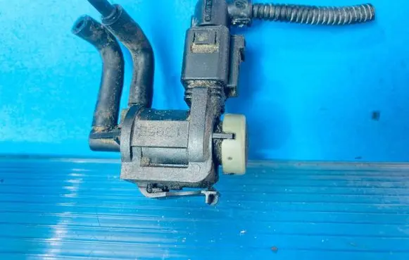 Audi A4 S4 B7 8E 8H Turbo solenoid valve 1J0906283C