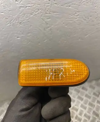 Nissan Primera Front fender indicator light 138260