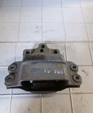 Volkswagen Tiguan Engine mount bracket 3C0199555