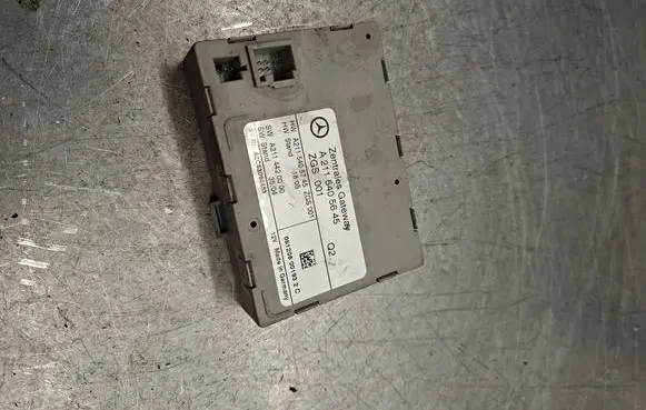 Mercedes-Benz E W211 Gateway control module A2115405645 A2114420000 A2115405745