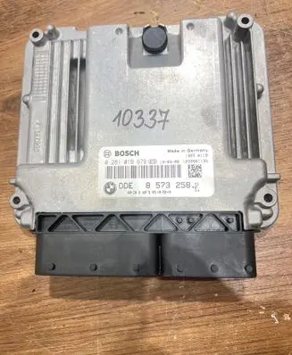BMW 1 F20 F21 Engine control unit/module 8573258 031016494
