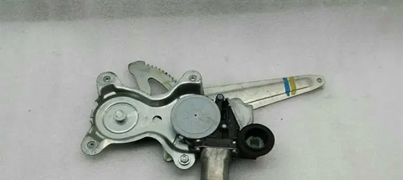 Lexus IS 220D-250-350 Front door window regulator motor 8571053060