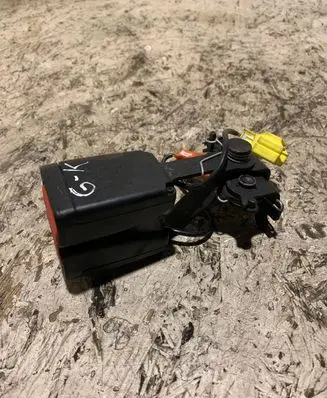 Volvo XC40 Rear seatbelt buckle 32239901