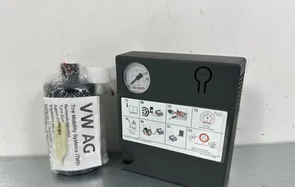 Volkswagen PASSAT B8 Tire air pump compressor 8P0012615A