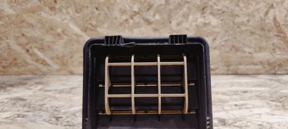 Quarter panel pressure vent