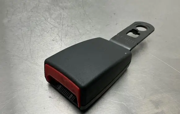 Volkswagen Touran I Rear seatbelt buckle 1T0858491E 2453 33032339