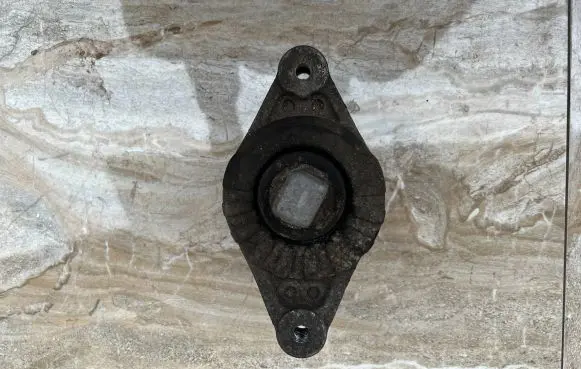 Maserati Ghibli Engine mount bracket 06700048700 26915