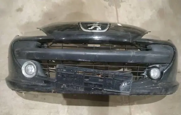 Peugeot 207 Front bumper juodas