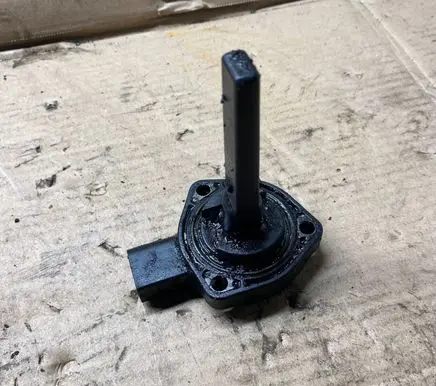 BMW 5 E39 Oil level sensor 1433596 6RR00786800 5DS00796800