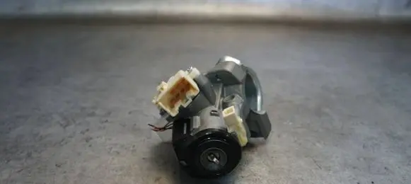 Toyota Avensis T270 Ignition lock 89783-05030
