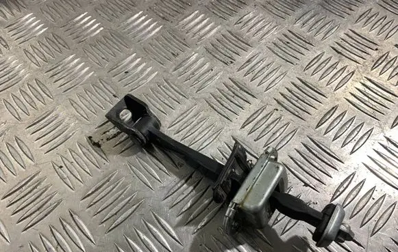 Skoda Octavia Mk2 (1Z) Front door check strap stopper 1Z0837249