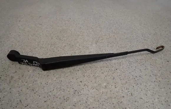 Chevrolet Lacetti Front wiper blade arm