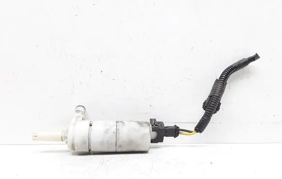 Volvo XC90 Headlight washer pump 