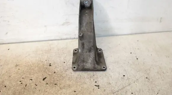 BMW 5 E39 Engine mounting bracket 1092973