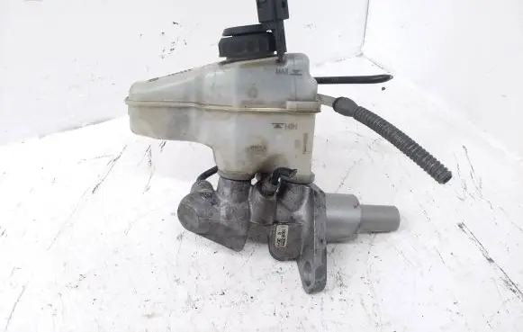 Skoda Yeti (5L) Master brake cylinder 03355890101