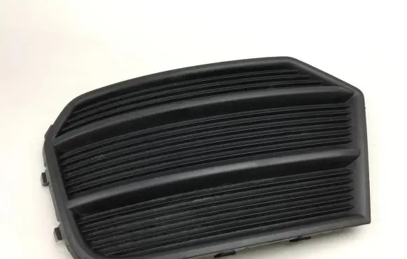 Audi Q3 8U Front bumper lower grill 8U0807681P