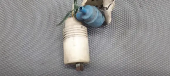 Volkswagen Polo II 86C 2F Windscreen/windshield washer pump 333955651
