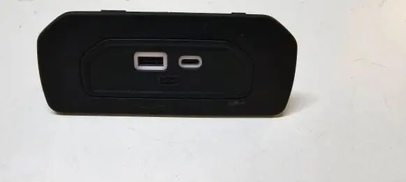 Jeep Grand Cherokee WL USB socket connector 68422663AC