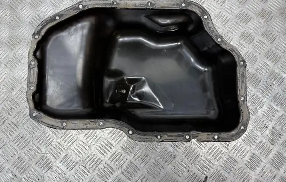 Toyota Corolla Verso AR10 Oil sump 121020R010